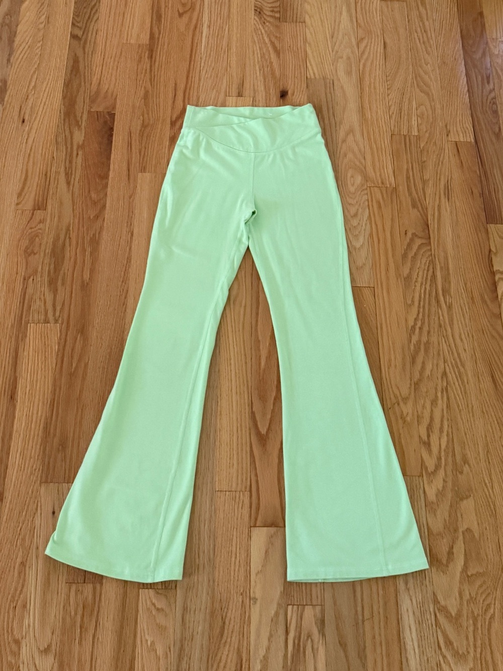 Old Navy Girls PowerChill Crossover Flare Leggings in Soft Limon, Size L (10-12)
